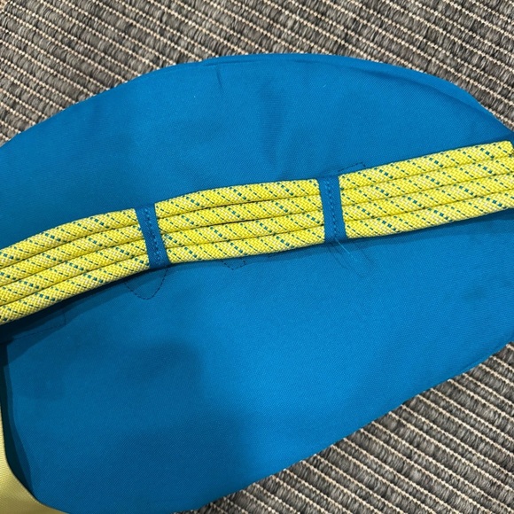 Kavu Original Teal Rope Sling Bag with Yellow Strap - Picture 5 of 6